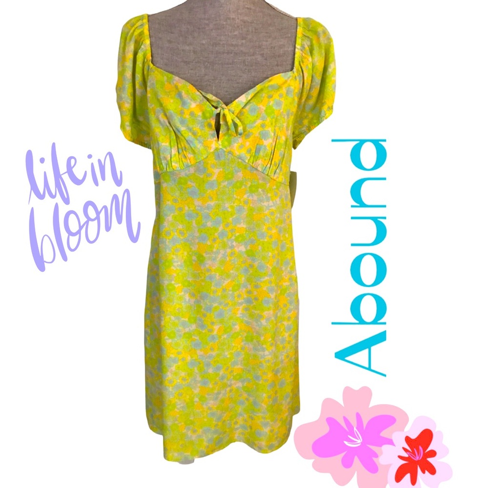 Abound 🌸 Darling babydoll dress👗 Bright muted floral print.  SZ:XL